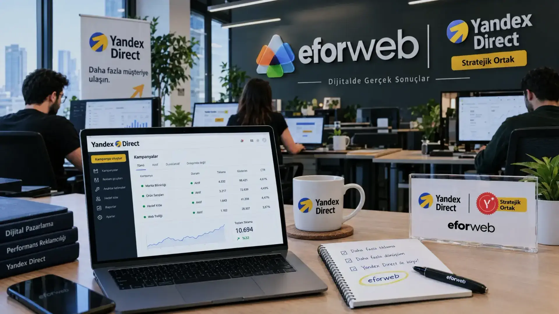 EFORWEB ofisinde Yandex Direct kampanya panelini gösteren dizüstü bilgisayar